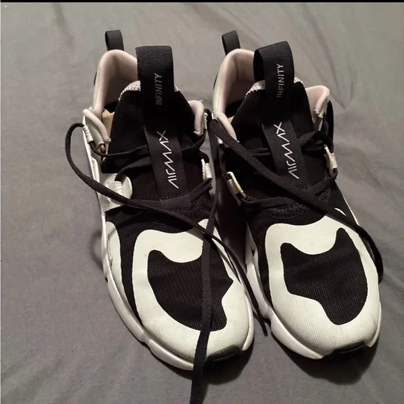 Nike Air Max INFINITY Black and Cream Sneakers size 6 - Picture 2 of 3